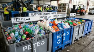 Langkah Mudah Daur Ulang Botol Plastik Bekas Jadi Kerajinan Rumah